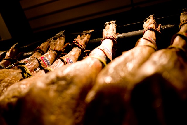 Šunka s kostí cca 6kg