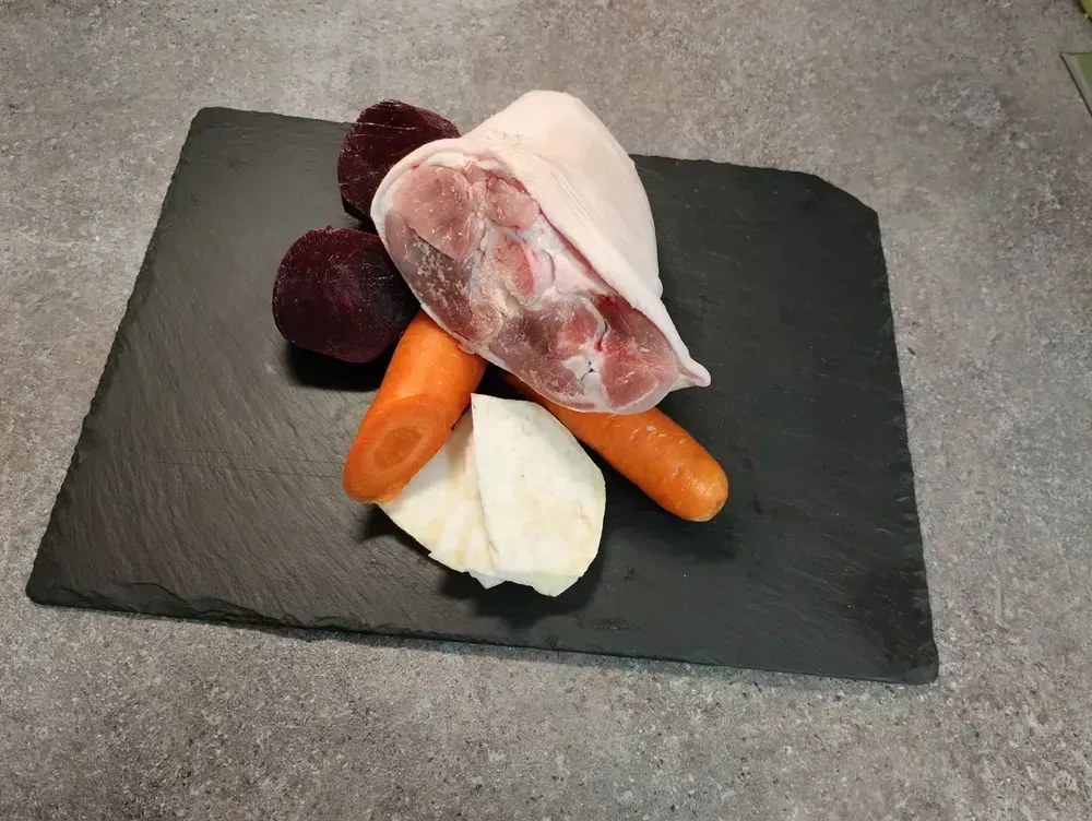 Masový dort zvířecí 900g