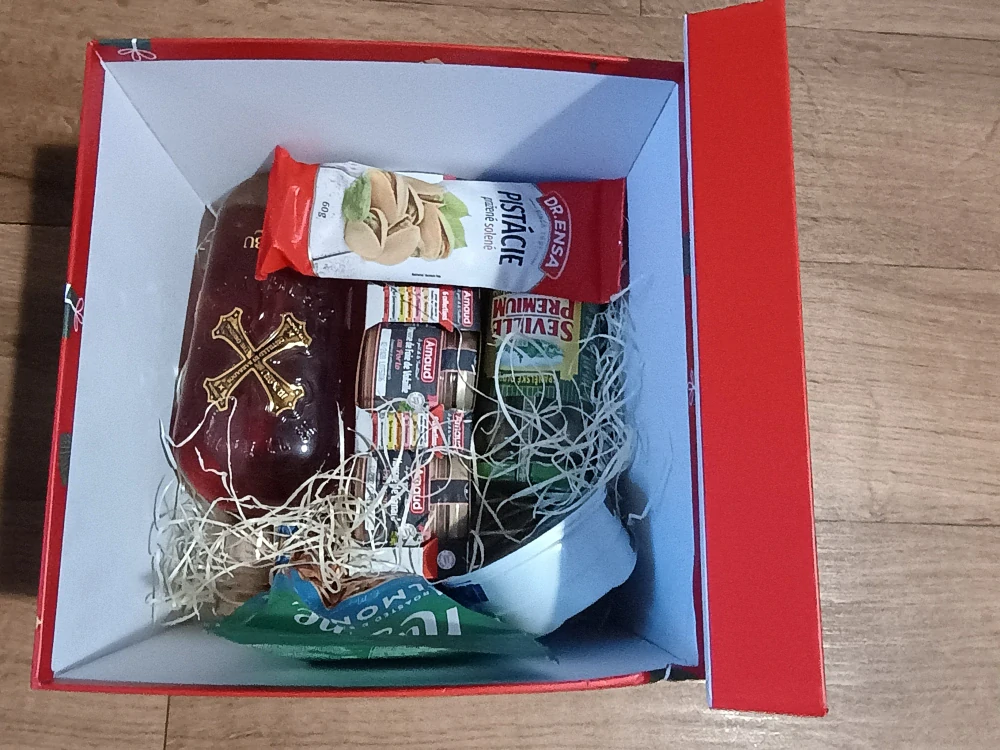 Dárková krabička - obsah jde lehce upravit cena od 999 Kč