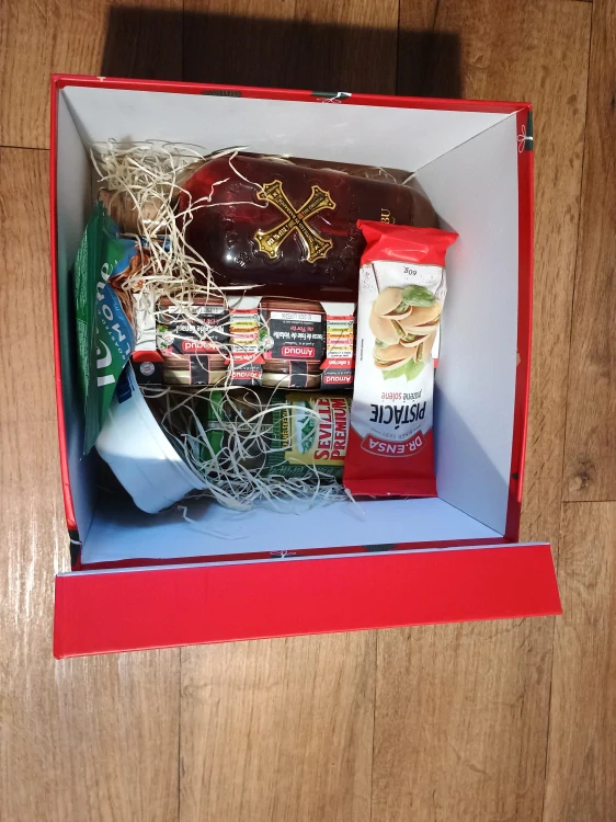 Dárková krabička - obsah jde lehce upravit cena od 999 Kč