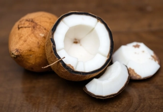 Kokosový ořech mladý 900g